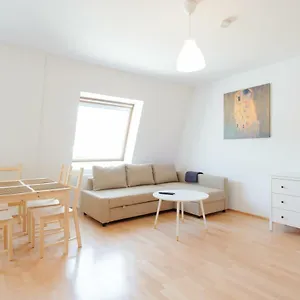  Apartment Living - Rathaus