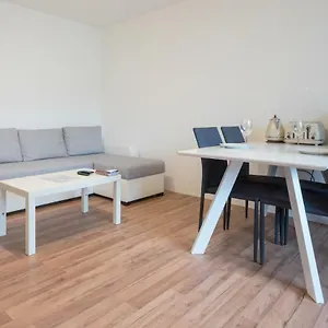Spacious With Balcony Apartamento